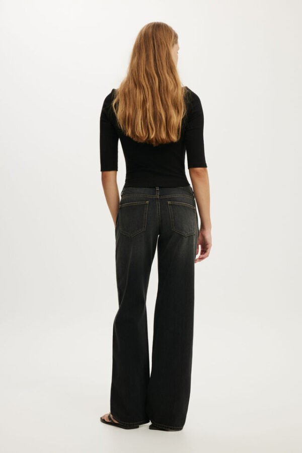 2054850-79-1 Low Rise Straight Jean