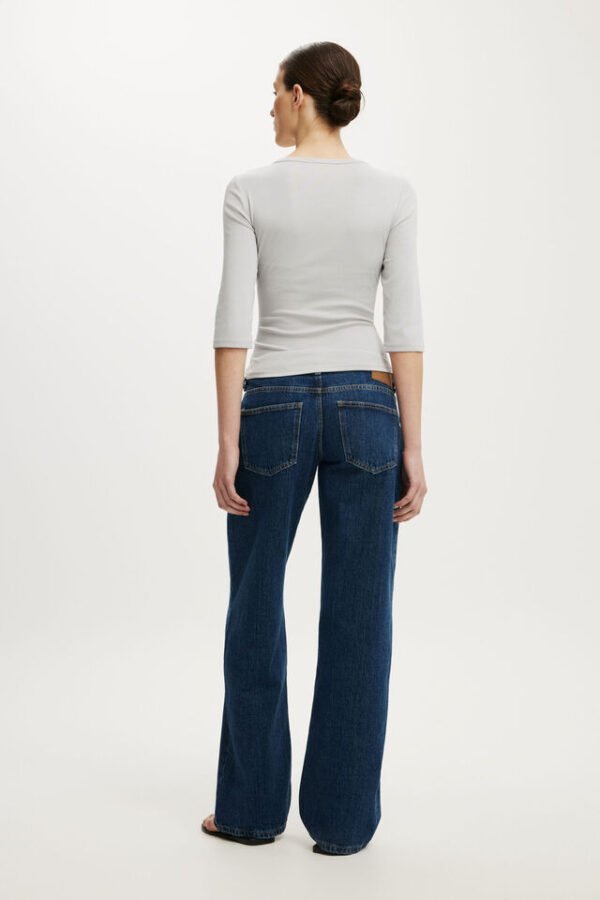2054850-89-1 Low Rise Straight Jean